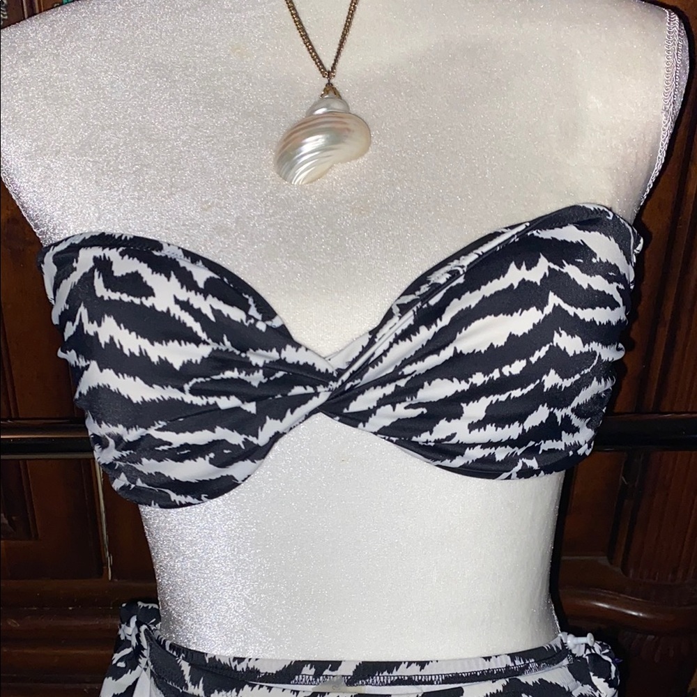 Victoria's Secret Black and White Bikini Top
